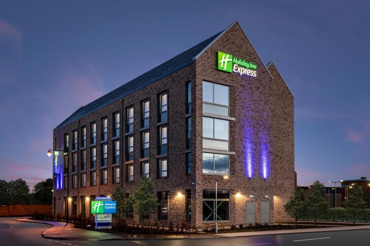 Holiday Inn Express Cambridge West - Cambourne By Ihg 外观 照片