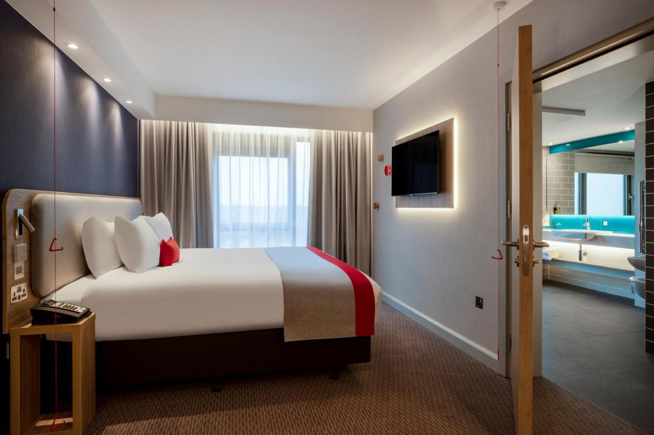 Holiday Inn Express Cambridge West - Cambourne By Ihg 外观 照片