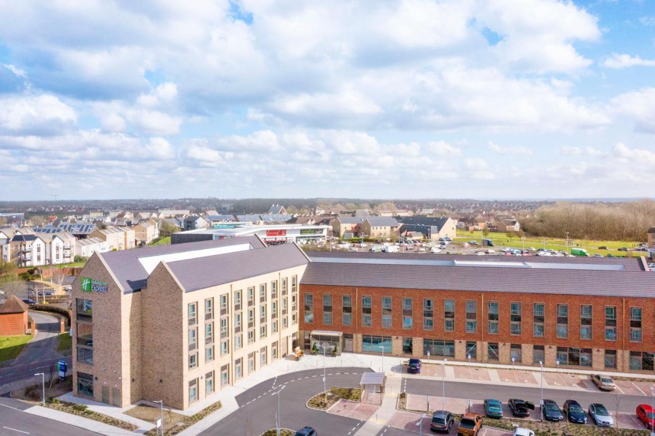 Holiday Inn Express Cambridge West - Cambourne By Ihg 外观 照片
