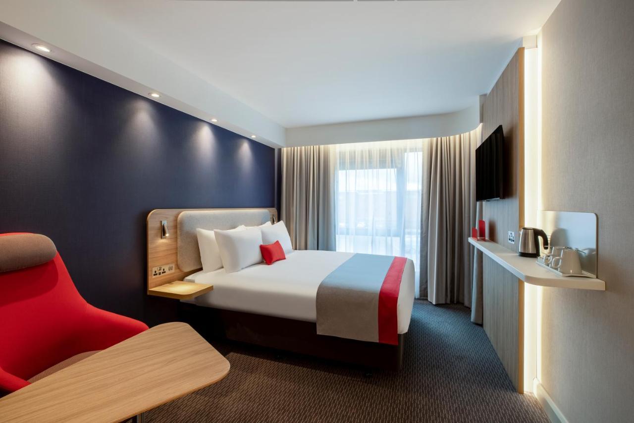 Holiday Inn Express Cambridge West - Cambourne By Ihg 外观 照片